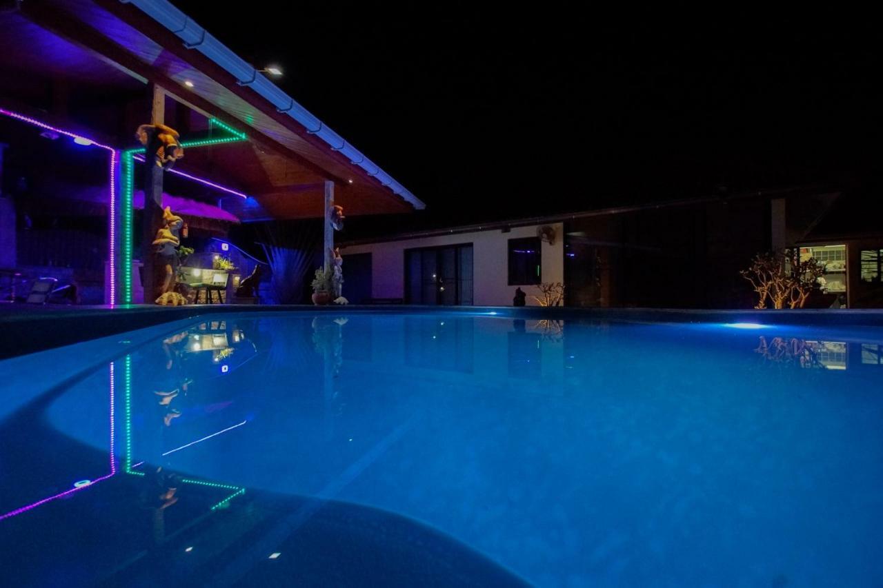 Tina'S Living Paradise - Guesthouses With Private Pool Ban Phe Exterior foto